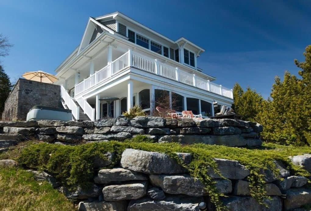 Loza House Adirondack Skydeck Unit Front Apartment